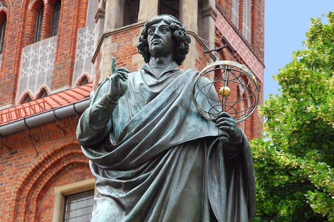 12 Day Private Tour of Poland with Hotels - Krakow’s Wawel Castle, St. Mary’s Basilica, and the city-center layers