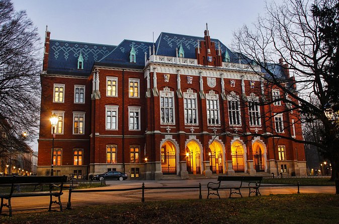 2-Hour City Walking Tour in Creepy Krakow - Guide Style Matters: What the Best Tours Feel Like