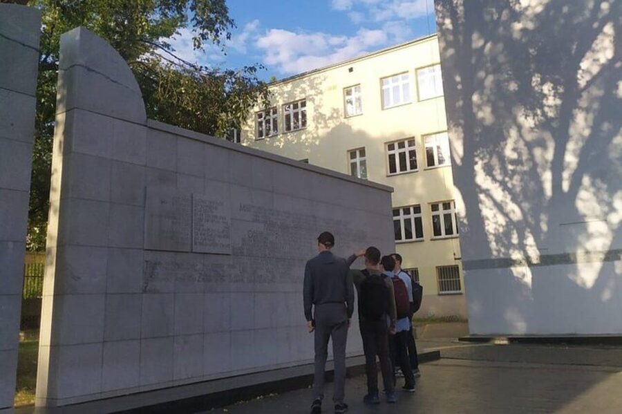 A unique walking tour of Jewish Warsaw -- past and present - Meeting at Sienna 53: Pace, group size, and why the guide matters