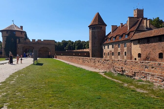 Aiport Gdansk Transfer to Malbork Castle or Stutthof - Gdansk to Malbork or Stutthof, without the guessing game