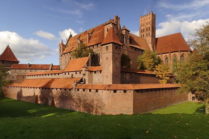 Aiport Gdansk Transfer to Malbork Castle or Stutthof - Price and value: why $301.12 per group can be a smart deal