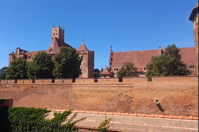 Aiport Gdansk Transfer to Malbork Castle or Stutthof - The VW Sharan, the driver Mario, and how pickup works in real life