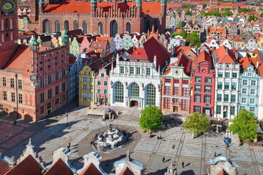 Artus Court and Gdansk Old Town Private Tour with Tickets - St. Mary’s Church and Town Hall: the landmark stops that matter for merchants