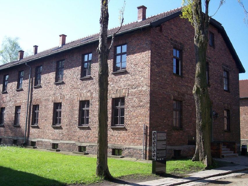 Auschwitz-Birkenau and Krakow Private Car Trip from Katowice - The 12-hour option: Krakow Old Town with Magda-style local storytelling