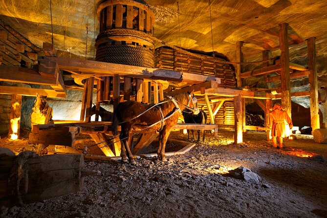Auschwitz-Birkenau and Wieliczka Salt Mine Full Day Tour - Lunch, snacks, and how not to let hunger ruin the day