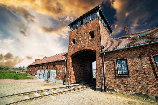 Auschwitz Birkenau and Wieliczka Salt Mine Guided Full Day Tour - Which guides can you expect, and why it matters