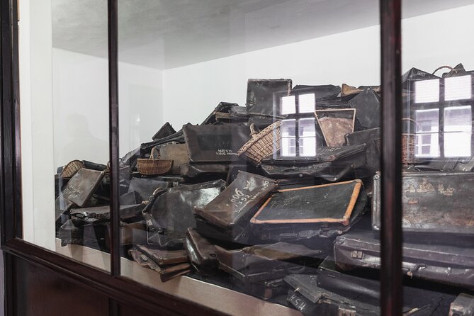Auschwitz-Birkenau: Day Trip & Transfer from Kraków - The pickup at Pawia 18B and why timing changes happen