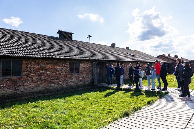 Auschwitz-Birkenau: Day Trip & Transfer from Kraków - What the included parts really add up to