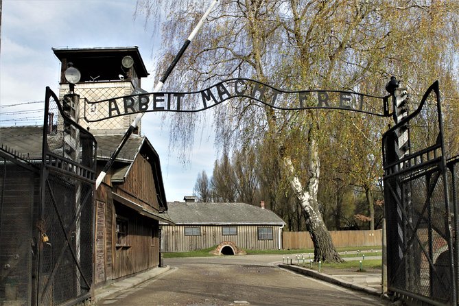 Auschwitz & Birkenau English guided tour by private transport from Katowice - Birkenau Memorial: why that extra 1 hour is not filler