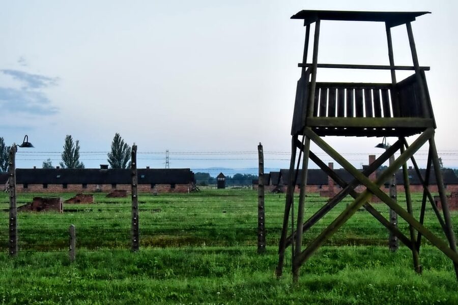 Auschwitz-Birkenau: Guided Tour and Skip-The-Line Ticket - Auschwitz I: your first guided walk through the museum area