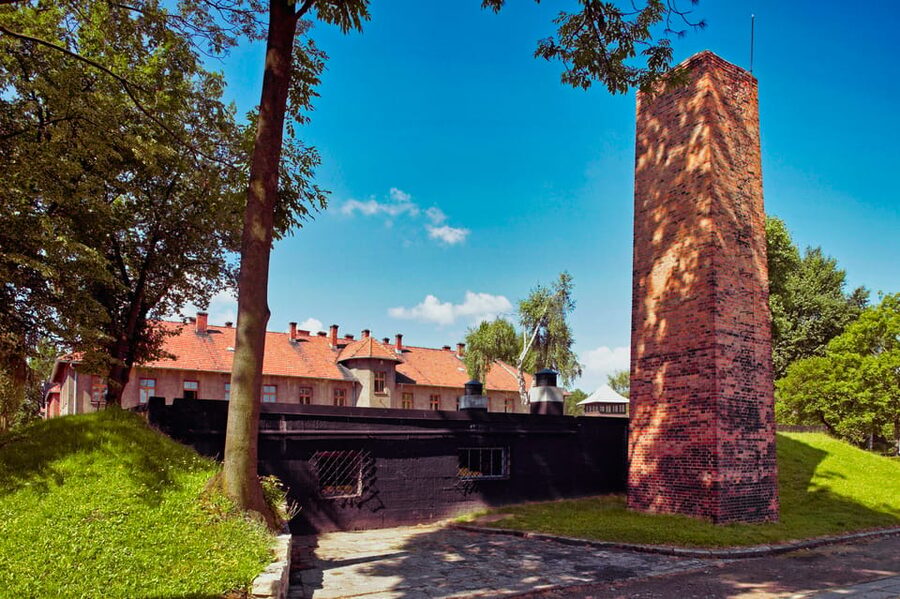 Auschwitz-Birkenau: Guided Tour with Fast Track Ticket - Key things to know before you go