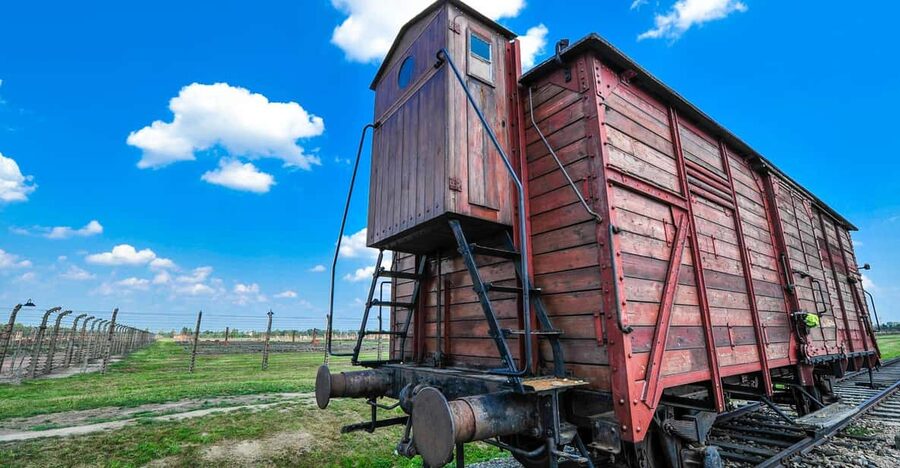 Auschwitz-Birkenau: Guided Tour with Fast Track Ticket - Why the fast-track format matters at Auschwitz-Birkenau