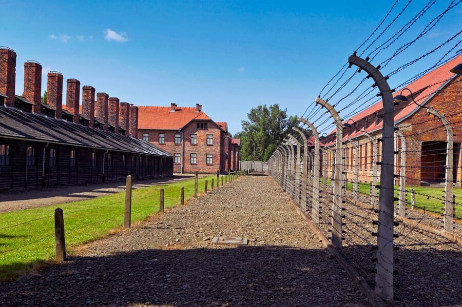 Auschwitz-Birkenau: Guided Tour with Fast Track Ticket - What to bring, what not to bring, and what can slow you down