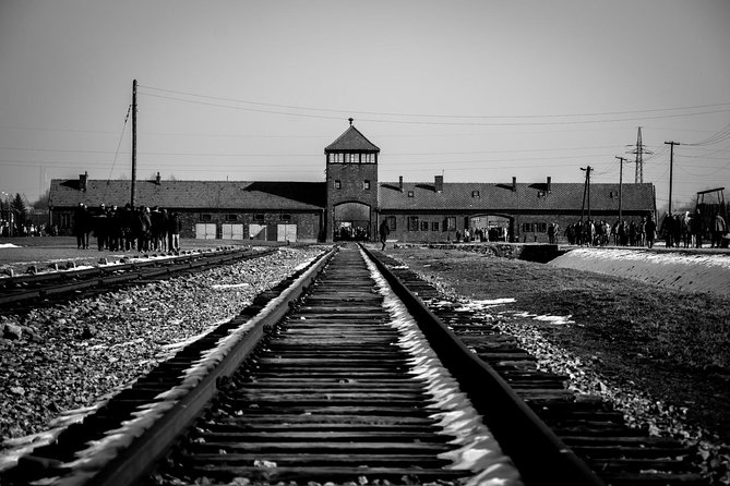 Auschwitz Birkenau Guided Tour with Ticket Hotel Pickup Small Van - The lunch break and what to do about food