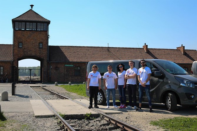 Auschwitz Birkenau: Live-Guided Tour with Transportation and Hotel Pickup - The lunch break and how the day stays on track