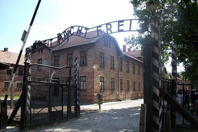 Auschwitz Birkenau Museum and Salt Mine All Inclusive DAY TRIP with Local Guides - Lunch Options When You Have Limited Time to Eat