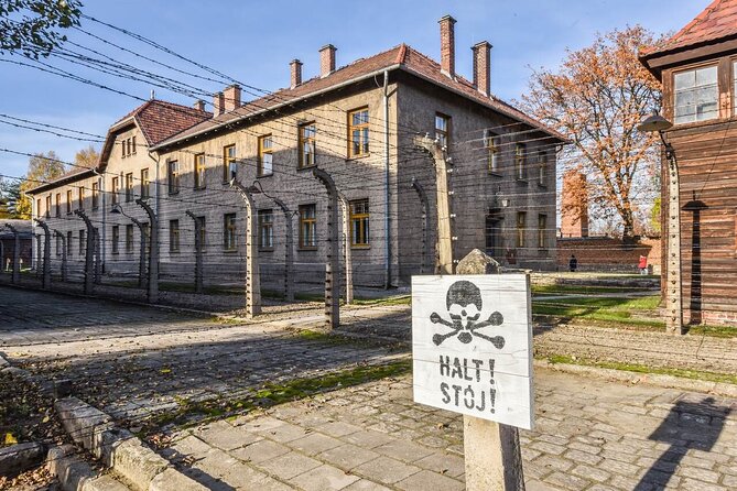 Auschwitz-Birkenau & Salt Mine Day tour - Auschwitz I and Auschwitz II-Birkenau, guided time in English