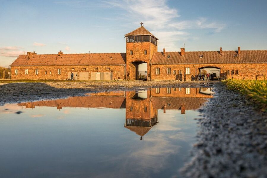 Auschwitz-Birkenau: Skip-the-Line Entry Ticket & Guided Tour - The guides: where good education makes the experience safer to hold
