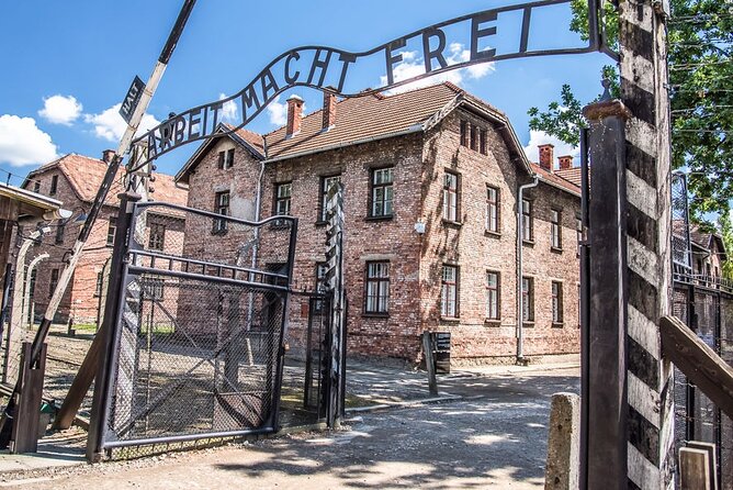 Auschwitz-Birkenau Tour Guide and Jewish museum and synagogue - Krakow pickup and a long, respectful day