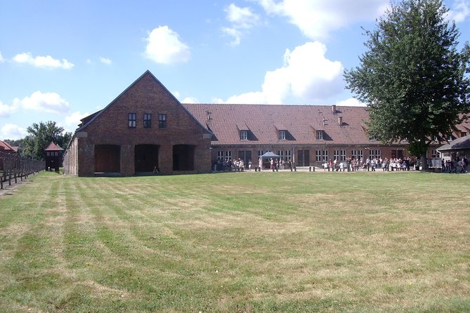 Auschwitz Tours Memorial and Museum Guided Tour from Krakow - How the guided time is built across Auschwitz and Birkenau