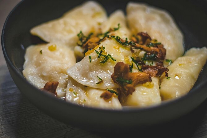 Authentic Beer and Pierogi Tour of Krakow - Stop 1 at St. Mary’s Basilica: Quick, Iconic, and Actually Useful