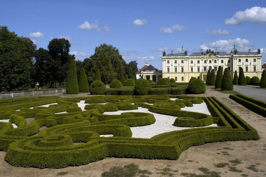Bialystok Old Town Highlights Private Walking Tour - Branicki Palace and the garden: Baroque grandeur with context
