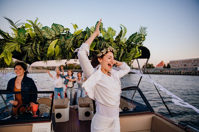 Boat Tour in Gdańsk – Explore the Historic Motława River - What you see on the Motława River: Old Town feeling and shipyard energy