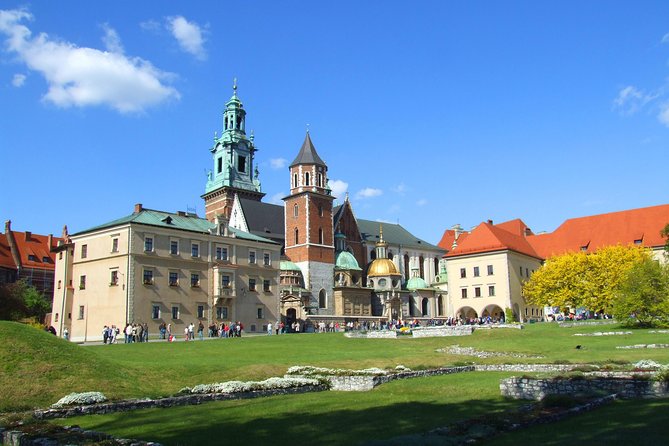 City Tour by electric car- Krakow - Kazimierz Jewish Quarter: Squares and Synagogues Without the Leg Burn