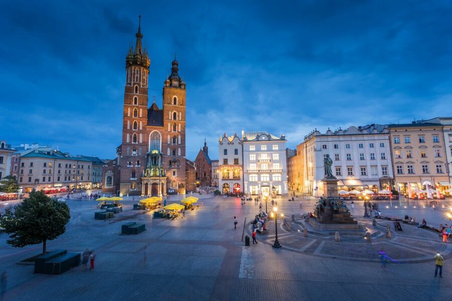 Creepy Krakow: 2-Hour City Walking Tour - Katyński’s Square, Vistula River Views, and the Dragon Connection