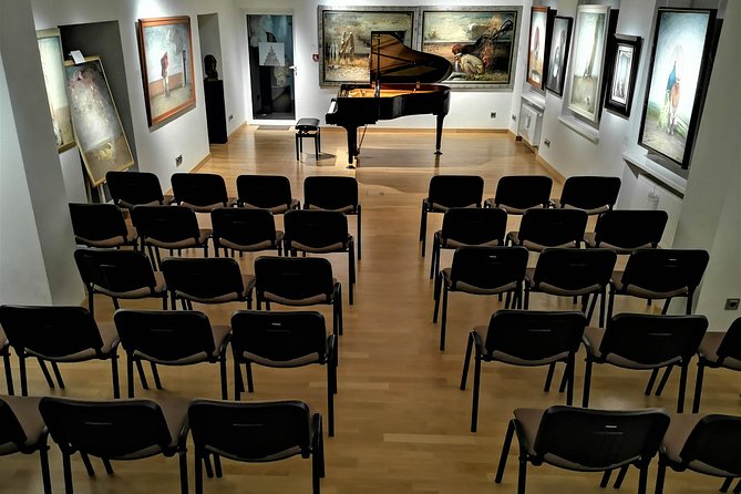 Daily live piano Chopin's concerts at 6:30 pm in the Warsaw Archdiocese Museum - Inside Dean’s Palace: the hall, the piano, and the atmosphere