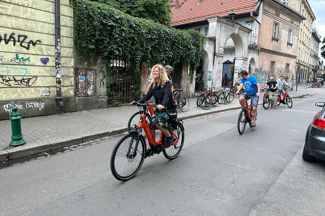 Discover Kraków by Bike with a Dutch guide - The Stara Synagoga ticket stop and how to plan for it
