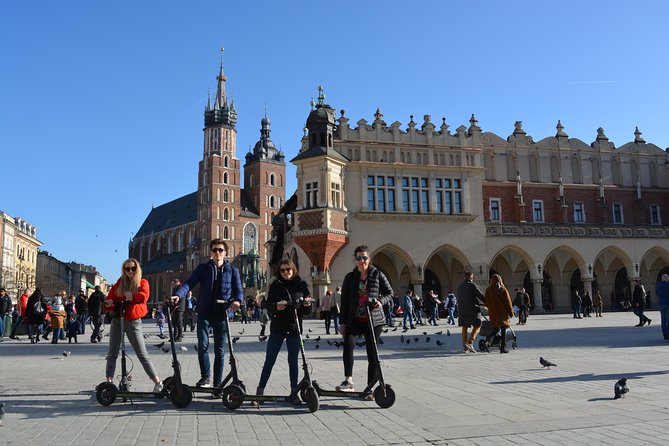 Electric Scooter Tours Kraków - Getting started at Librowszczyzna 4: helmets, gloves, and a practice ride