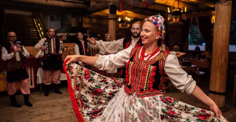 Evening Folk Show, singing, dancing and delicious food! - A Polish cottage evening near Krakow, built around food and folklore