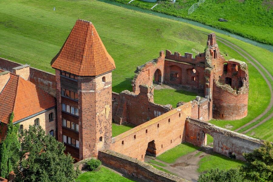From Gdansk: Malbork Castle Half-Day Private Tour - The History of Amber exhibition in the cellars