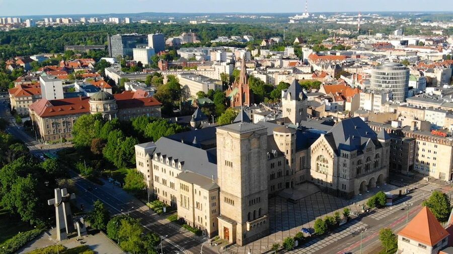 From Golden Age to Fall and Rebirth of Poland - Weather happens, and the tour handles it