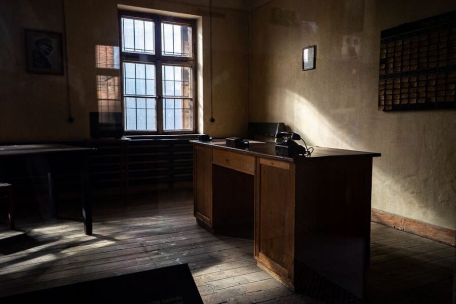 From Krakow: Auschwitz-Birkenau Full-Day Tour - Auschwitz I Museum: Where the Site Explains Itself
