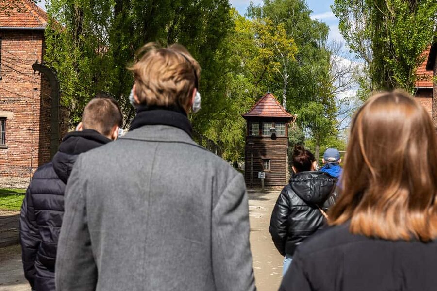 From Krakow: Auschwitz & Birkenau Guided Tour with Pick up - The short transfer to Birkenau, and what changes when you arrive