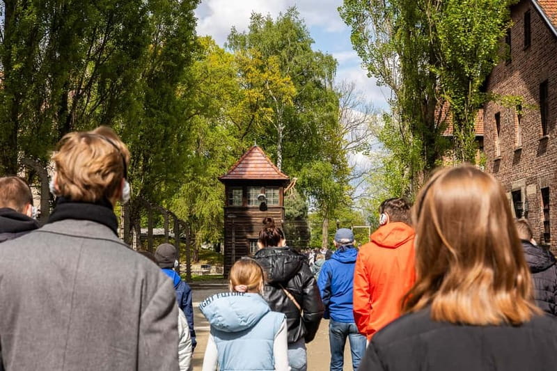 From Krakow: Auschwitz-Birkenau Guided Tour with Transport - From Krakow to Auschwitz, How the 7.5-Hour Day Flows