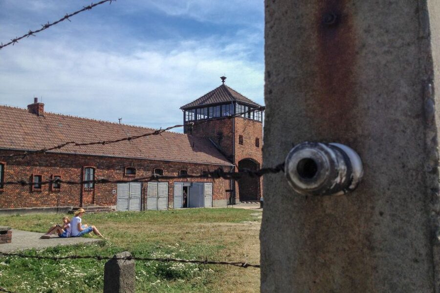 From Krakow: Auschwitz-Birkenau Private or Shared Tour - Getting from Kraków to Auschwitz, the road part that sets the tone