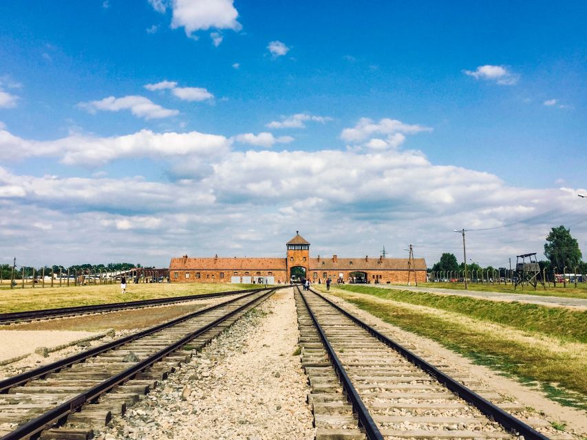 From Krakow: Auschwitz-Birkenau Tour with Transportation - Timing changes and return to Kraków: plan like it matters