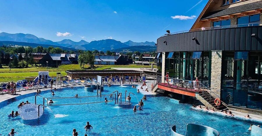 From Krakow: Chochołowskie Thermal Baths Ticket and Transfer - Your 3-hour thermal plan: pools, saline water, and geysers
