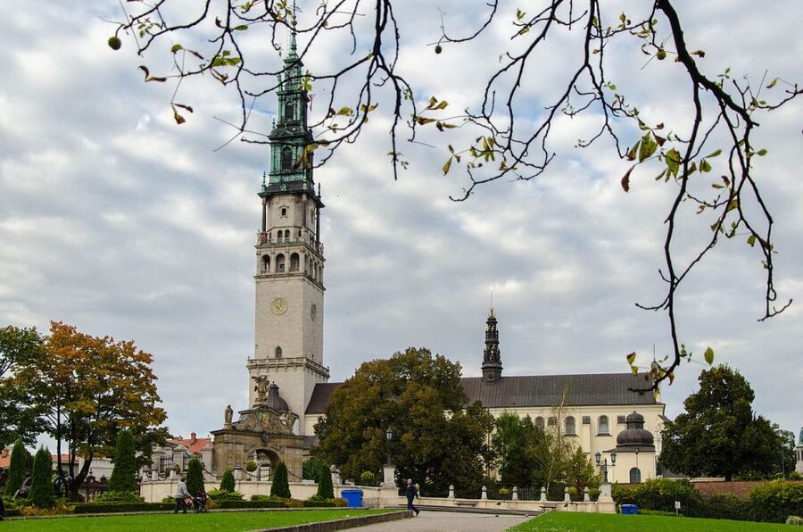 From Krakow: Częstochowa, Black Madonna and Lagiewniki Tour - Why Częstochowa and Łagiewniki Work in One 8-Hour Loop