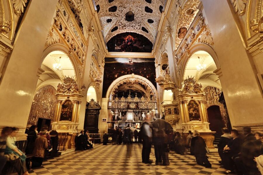 From Krakow: Częstochowa "Black Madonna" Day Tour - Key things you will notice on this tour