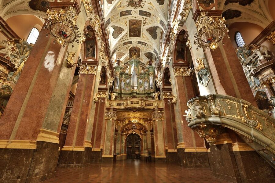From Krakow: Częstochowa "Black Madonna" Day Tour - Seeing the Black Madonna at the Chapel of Our Lady of Jasna Góra