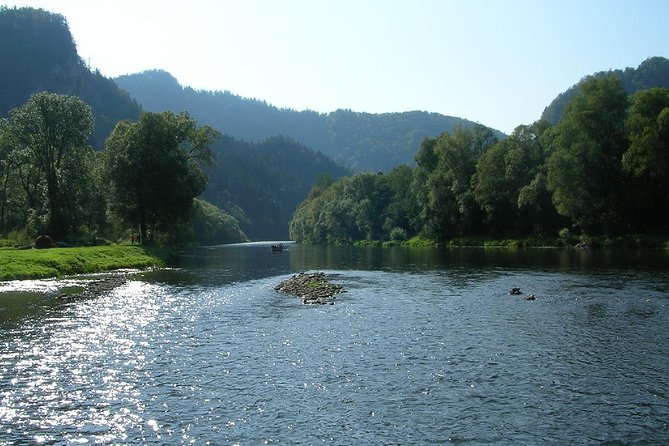 From Krakow: Dunajec River Rafting in Pieniny Mountains - English-speaking guide and the “licensed service” value