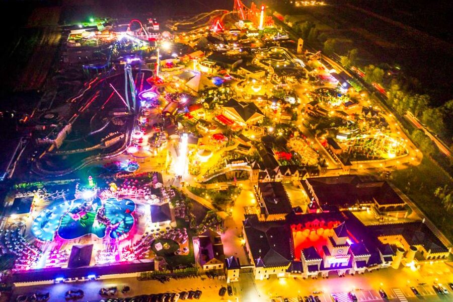 From Kraków: Energylandia Amusement Park Transfer and Entry - Food, lunch packs, and keeping the day comfortable