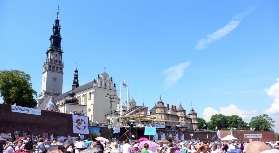 From Krakow: Full-Day Wadowice & Czestochowa Tour - Timing, comfort, and your food plan on a 9-hour day