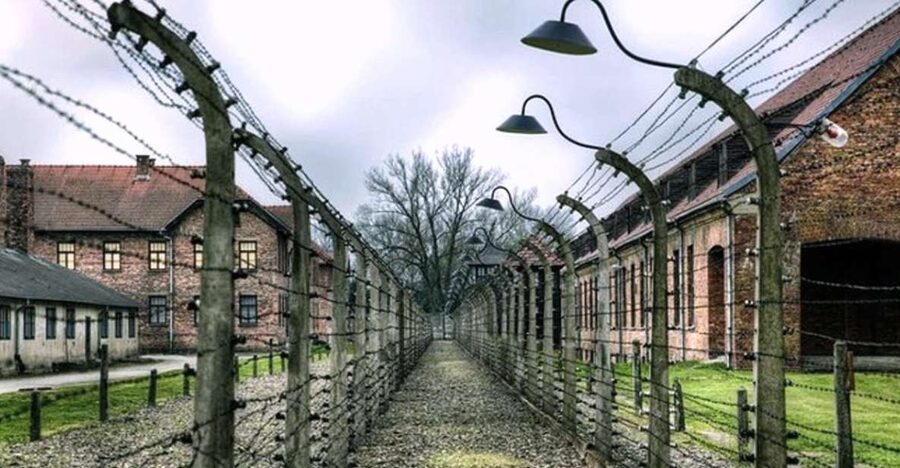 From Krakow: Guided Auschwitz-Birkenau Group Tour by Minivan - The snack break you get after Auschwitz I