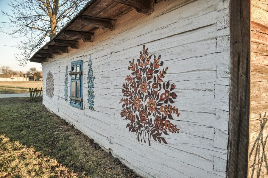 From Krakow: Guided Tour of Zalipie - The guided village walk: crepe-paper flowers, murals, and paper-cut designs