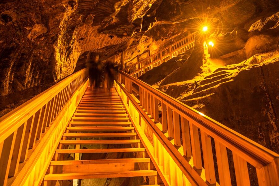 From Krakow: Guided Wieliczka Salt Mine Tour - The walk down: why those first 400 steps matter